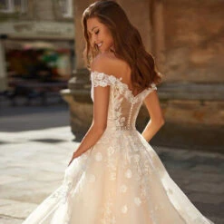 Robe De Mariée Princesse Ivoire -Princesse Magique Cosplay Boutique MACDUGAL Robe De Mari e en dentelle tenue De plage civile avec Appliques De fleurs v 1 1